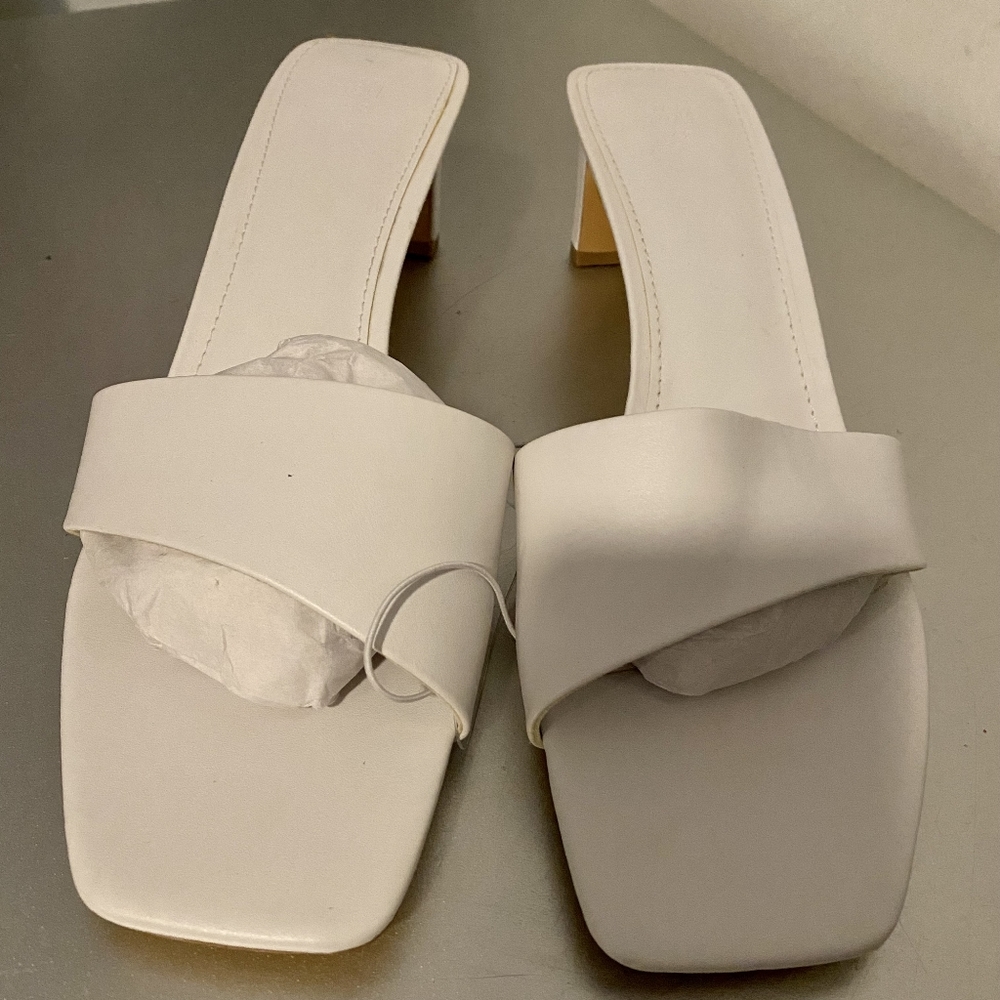 Sandals - Picture 2 of 8